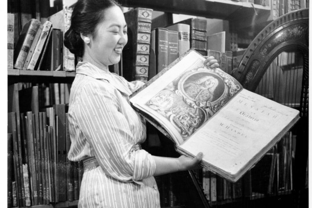 Ruth Watanabe holding book