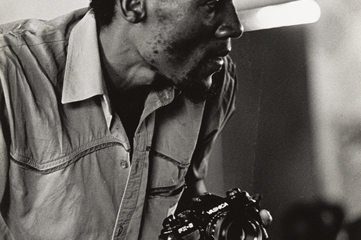 Chicago Dzviti.holding a camera