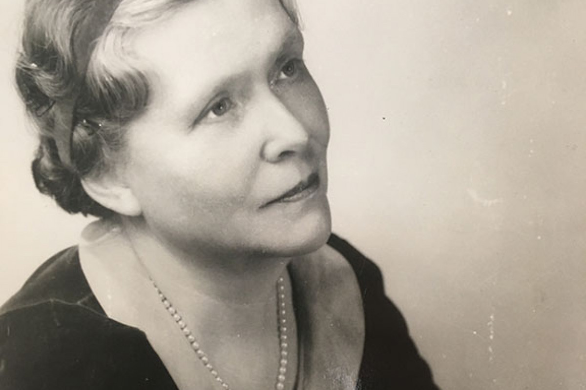Photo of Elizabeth Hollister Frost circa 1940