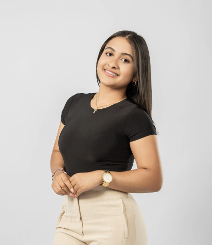 Consultant Lizmairi Professional Headshot 