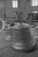 Unpacking the new carillon bells